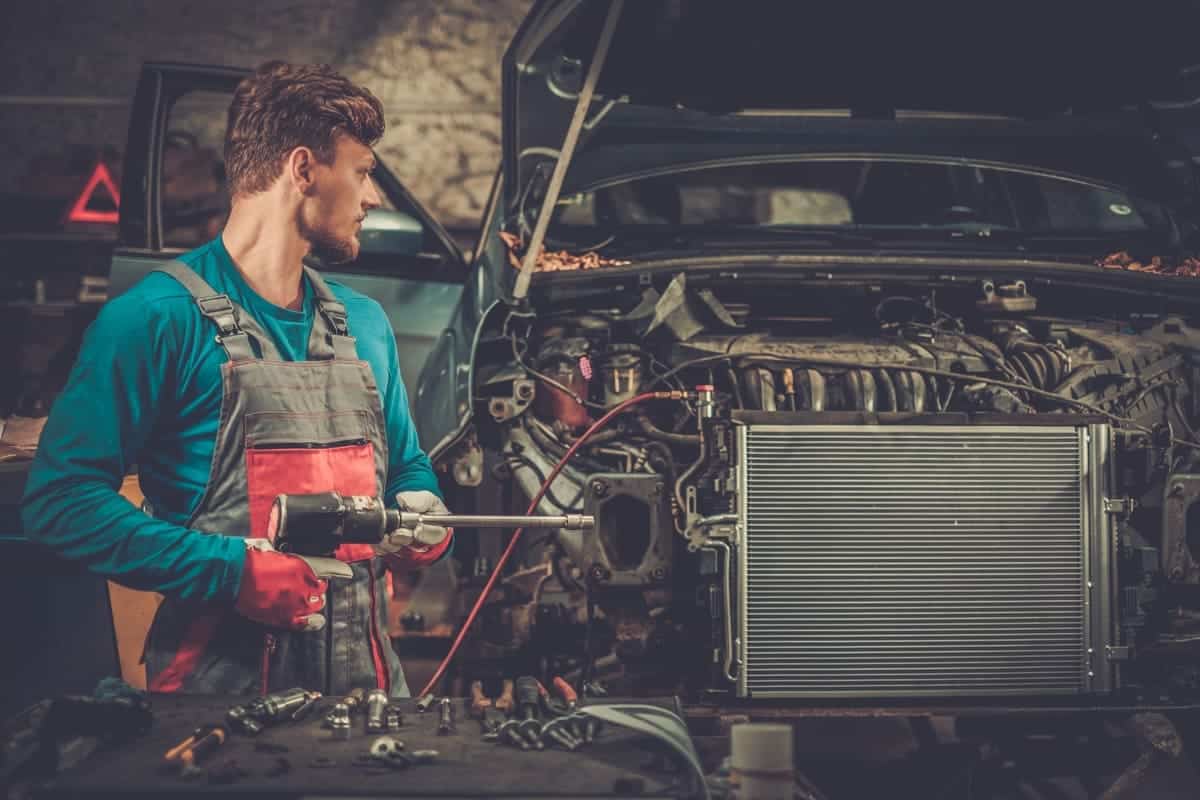 mechanic in a workshop 2023 11 27 04 56 06 utc(1)