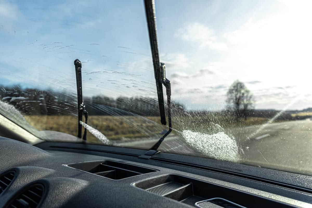 car wipers clean windshields when driving in sunny 2023 11 27 04 56 28 utc(1)